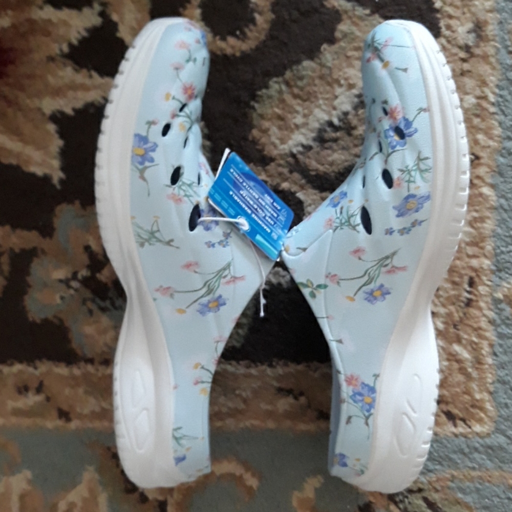2x*Host Pick*Skechers Foamies slip on shoes